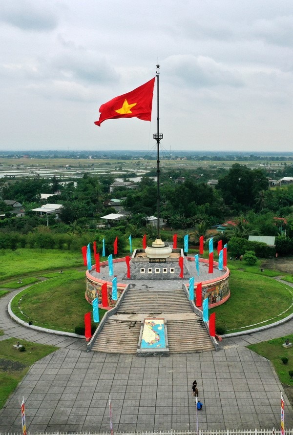 cột cờ Cầu Hiền Lương, sông Bến Hải