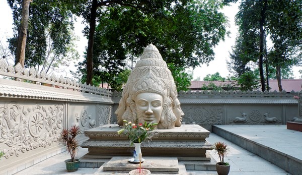 tượng đá kim thân Phật - chùa Bửu Quang